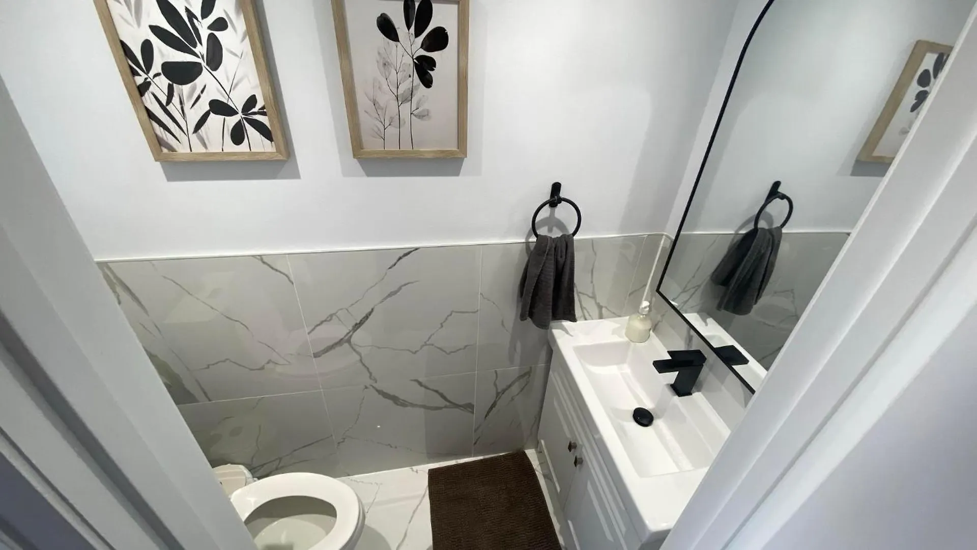 Spectacular 3 Bedroom 2 Wr House - Close To Airport تورونتو