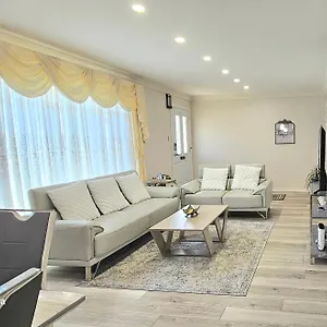  Holiday home Luxurious Cozy House In Bluffs With Lake View