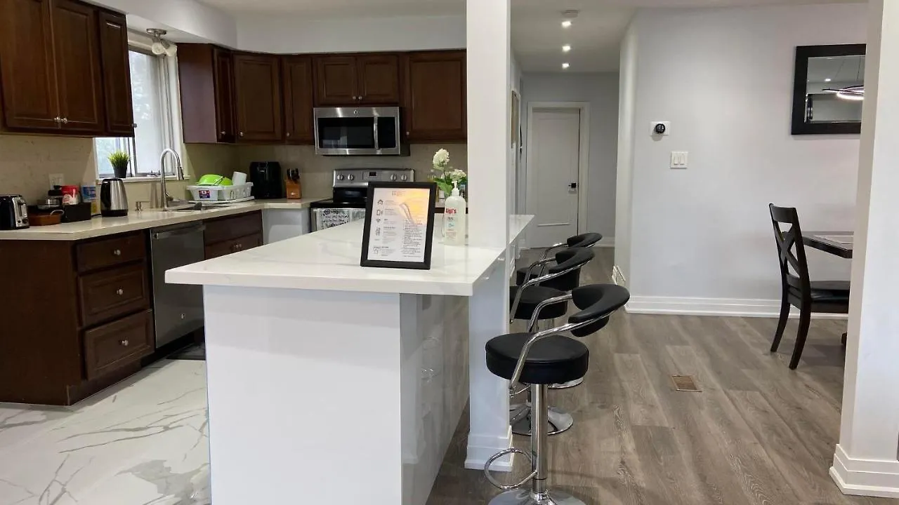 Apartment Spectacular 3 Bedroom 2 Wr House - Close To Airport Toronto
