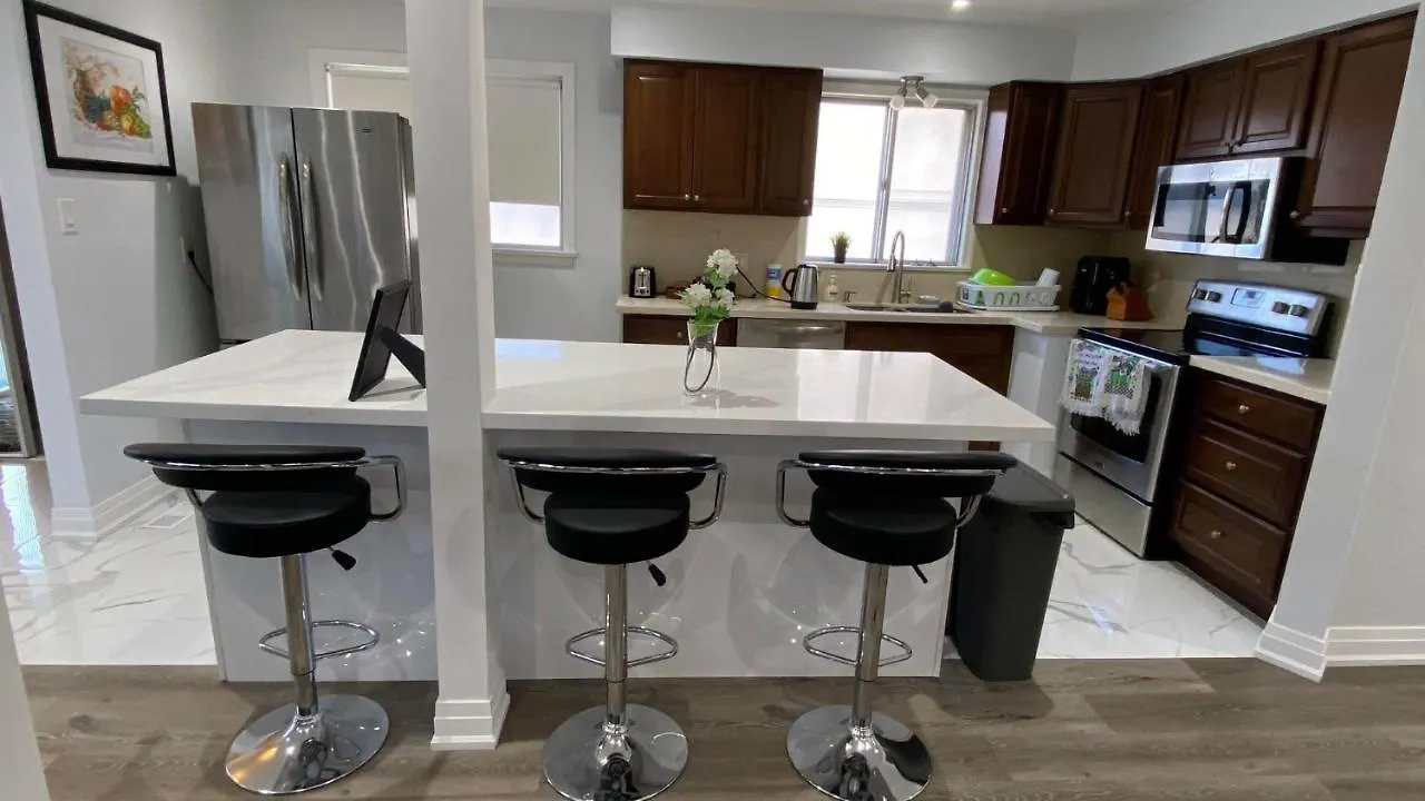 Apartment Spectacular 3 Bedroom 2 Wr House - Close To Airport Toronto Canada