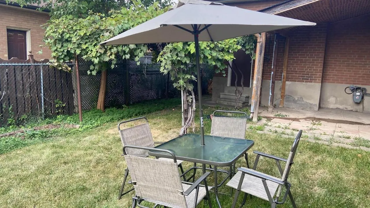 Spectacular 3 Bedroom 2 Wr House - Close To Airport Toronto Canada