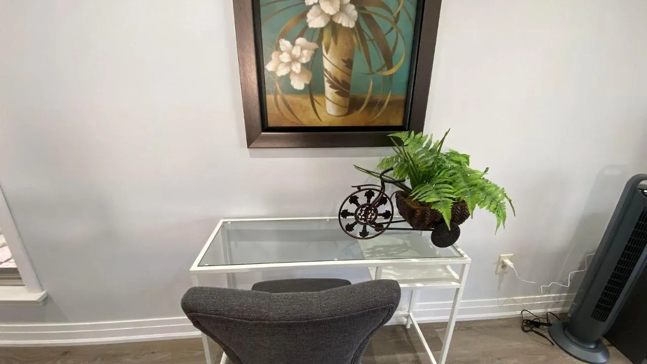 Spectacular 3 Bedroom 2 Wr House - Close To Airport Toronto Canada