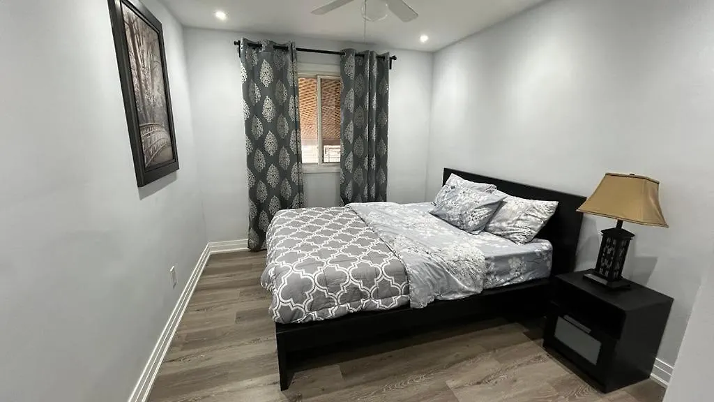 Spectacular 3 Bedroom 2 Wr House - Close To Airport Toronto Apartment