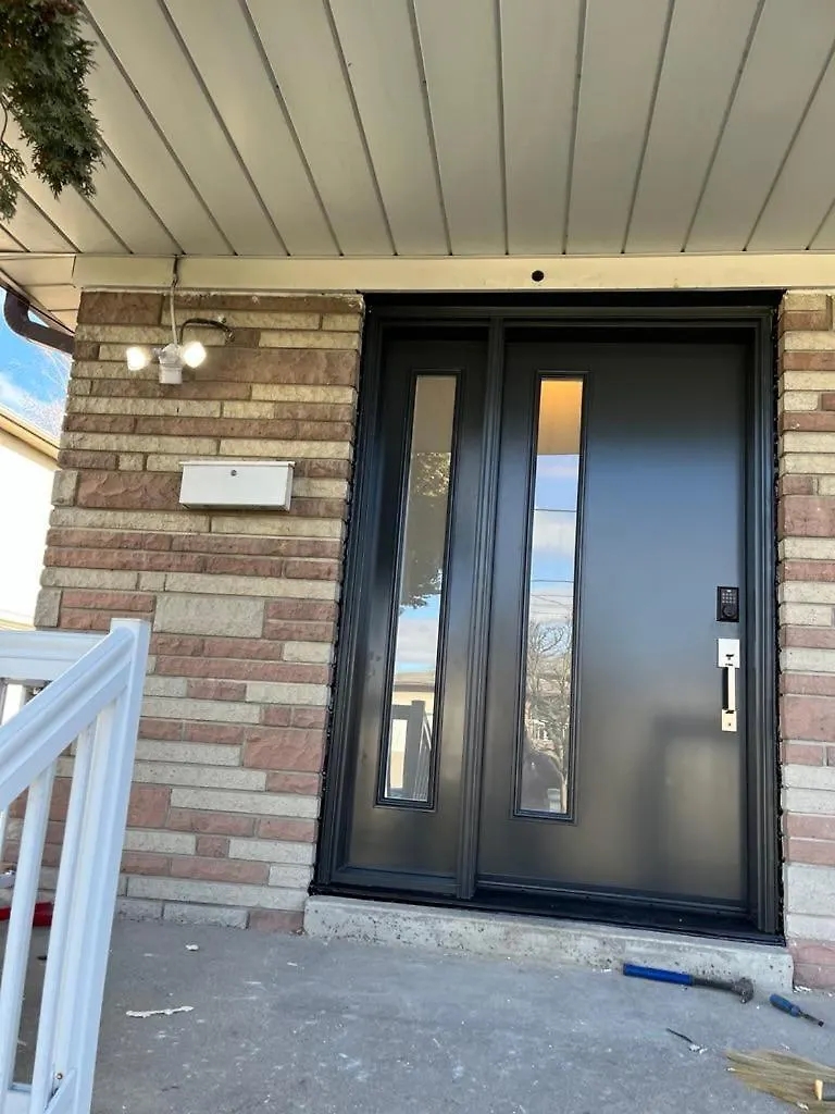 Spectacular 3 Bedroom 2 Wr House - Close To Airport Toronto