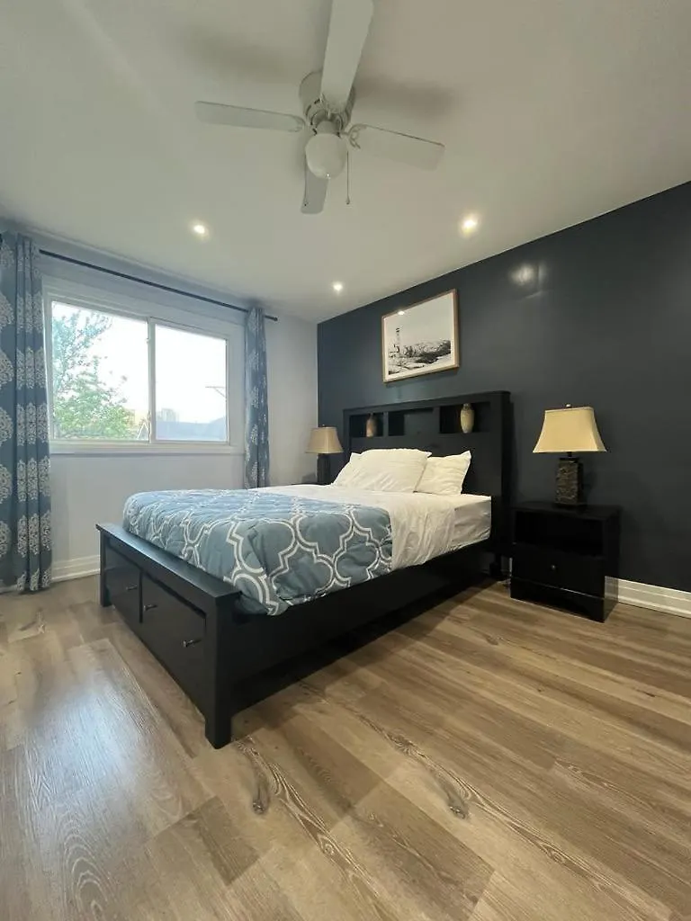 Spectacular 3 Bedroom 2 Wr House - Close To Airport Toronto 0*,